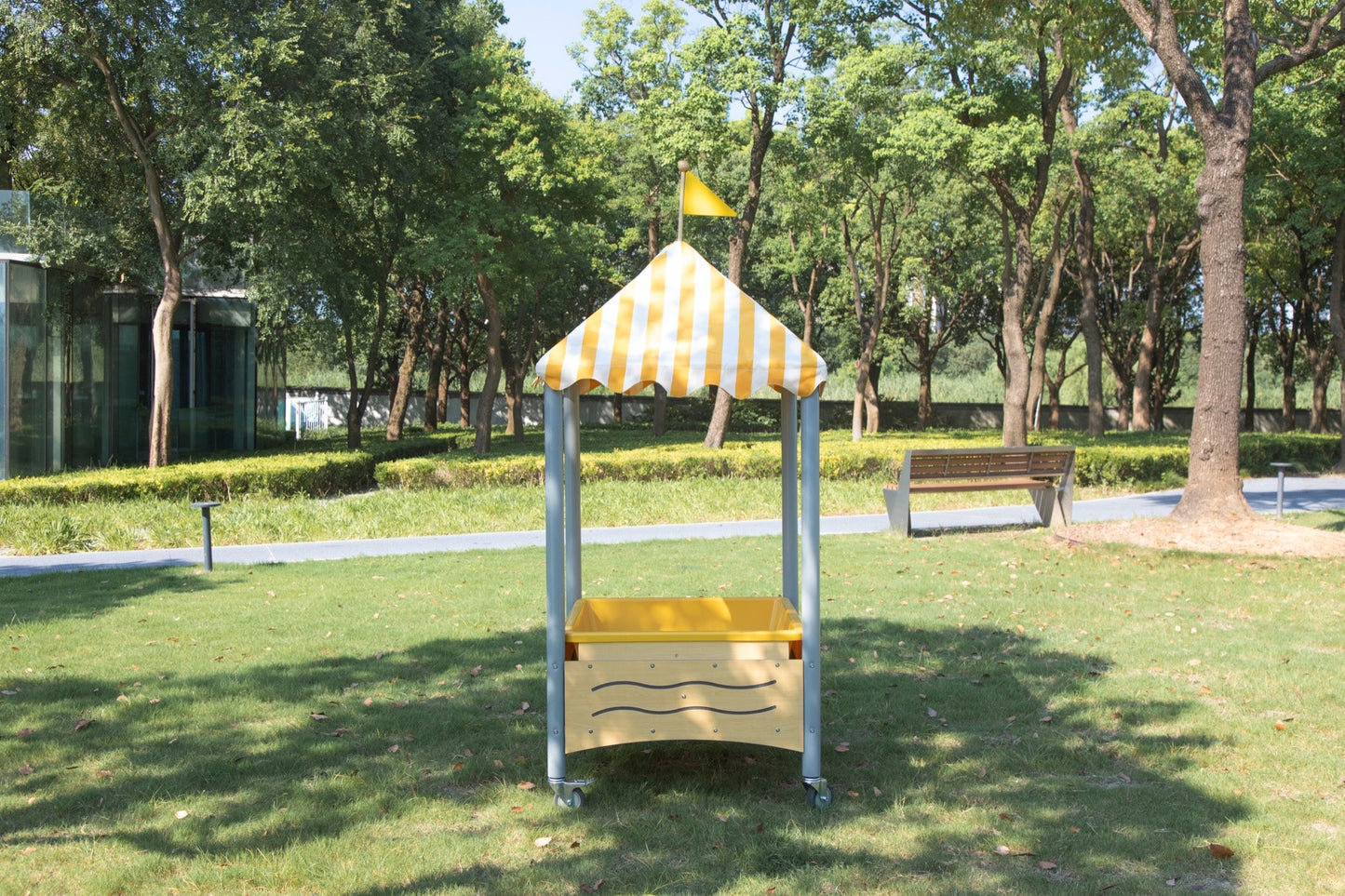 Wisdom - Mobiele zand - en watertafel met puntdak voor kliederspel - Playlaan