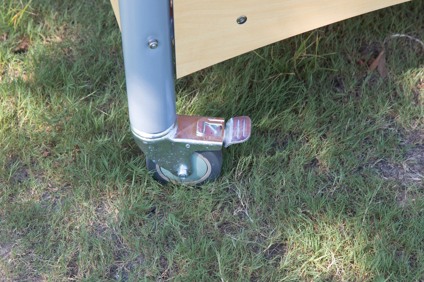 Wisdom - Mobiele zand - en watertafel met puntdak voor kliederspel - Playlaan