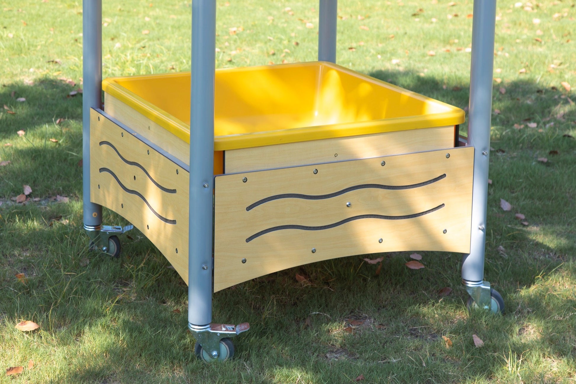 Wisdom - Mobiele zand - en watertafel met puntdak voor kliederspel - Playlaan