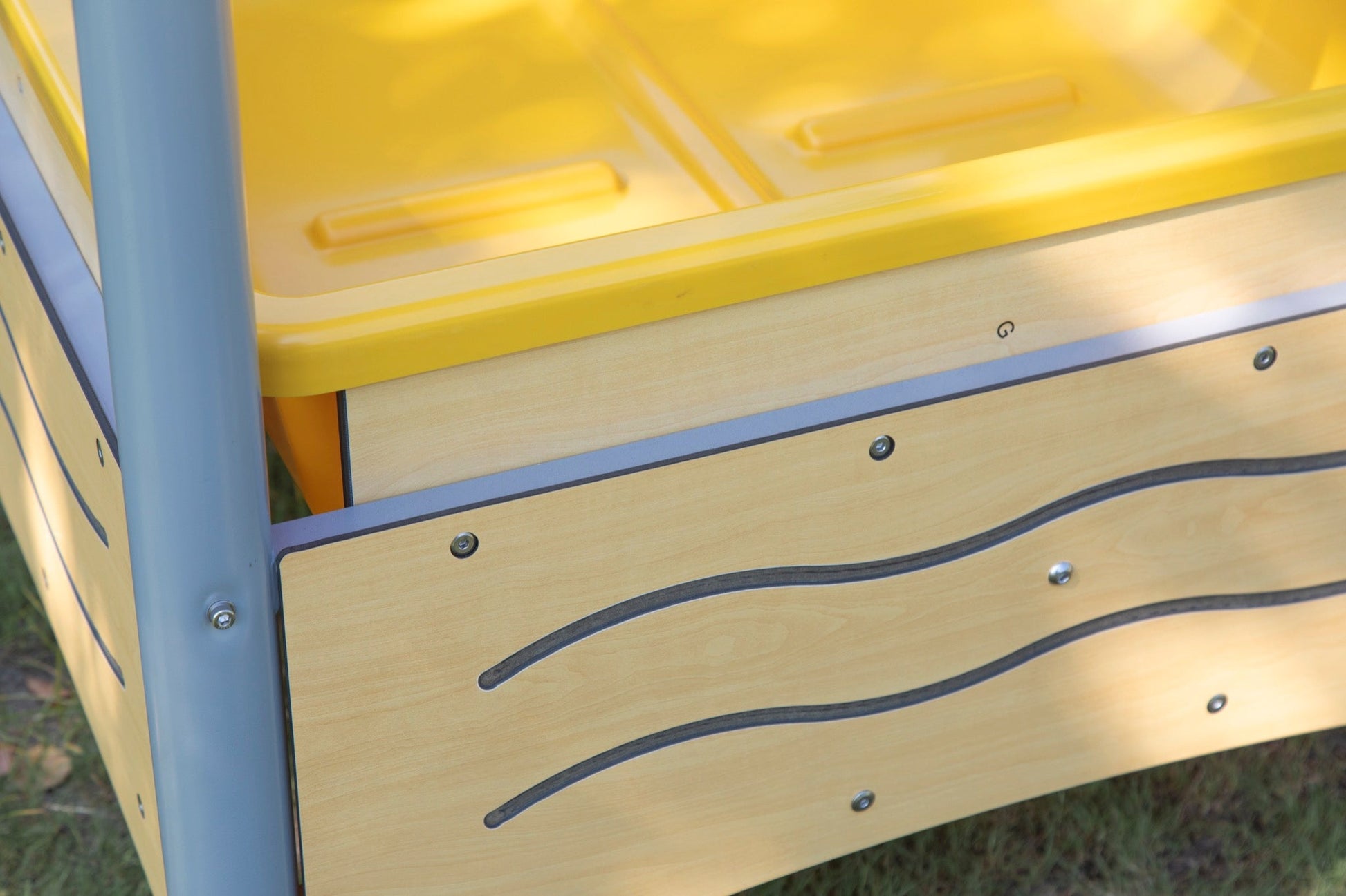 Wisdom - Mobiele zand - en watertafel met puntdak voor kliederspel - Playlaan