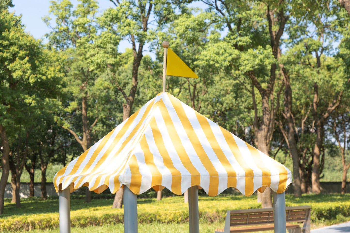 Wisdom - Mobiele zand - en watertafel met puntdak voor kliederspel - Playlaan
