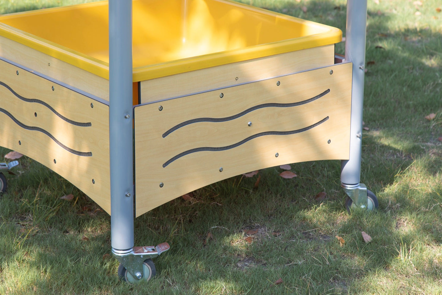 Wisdom - Mobiele zand - en watertafel met puntdak voor kliederspel - Playlaan