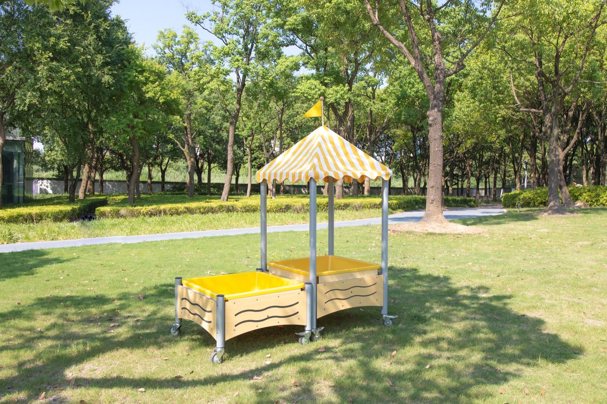 Wisdom - Mobiele zand - en watertafel met puntdak voor kliederspel - Playlaan