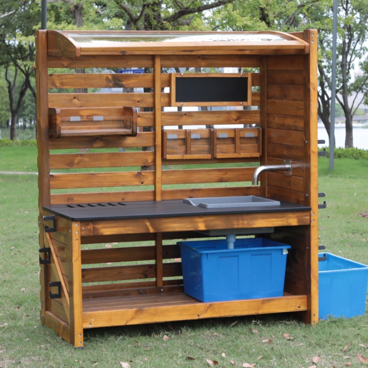 Wisdom - Modderkeuken experimentstation voor buiten - Playlaan