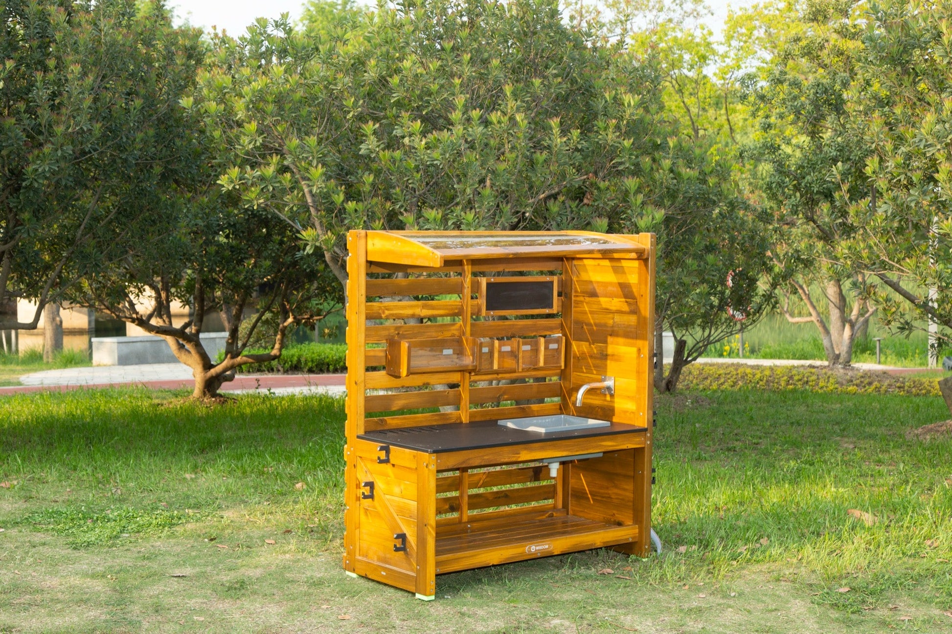 Wisdom - Modderkeuken experimentstation voor buiten - Playlaan