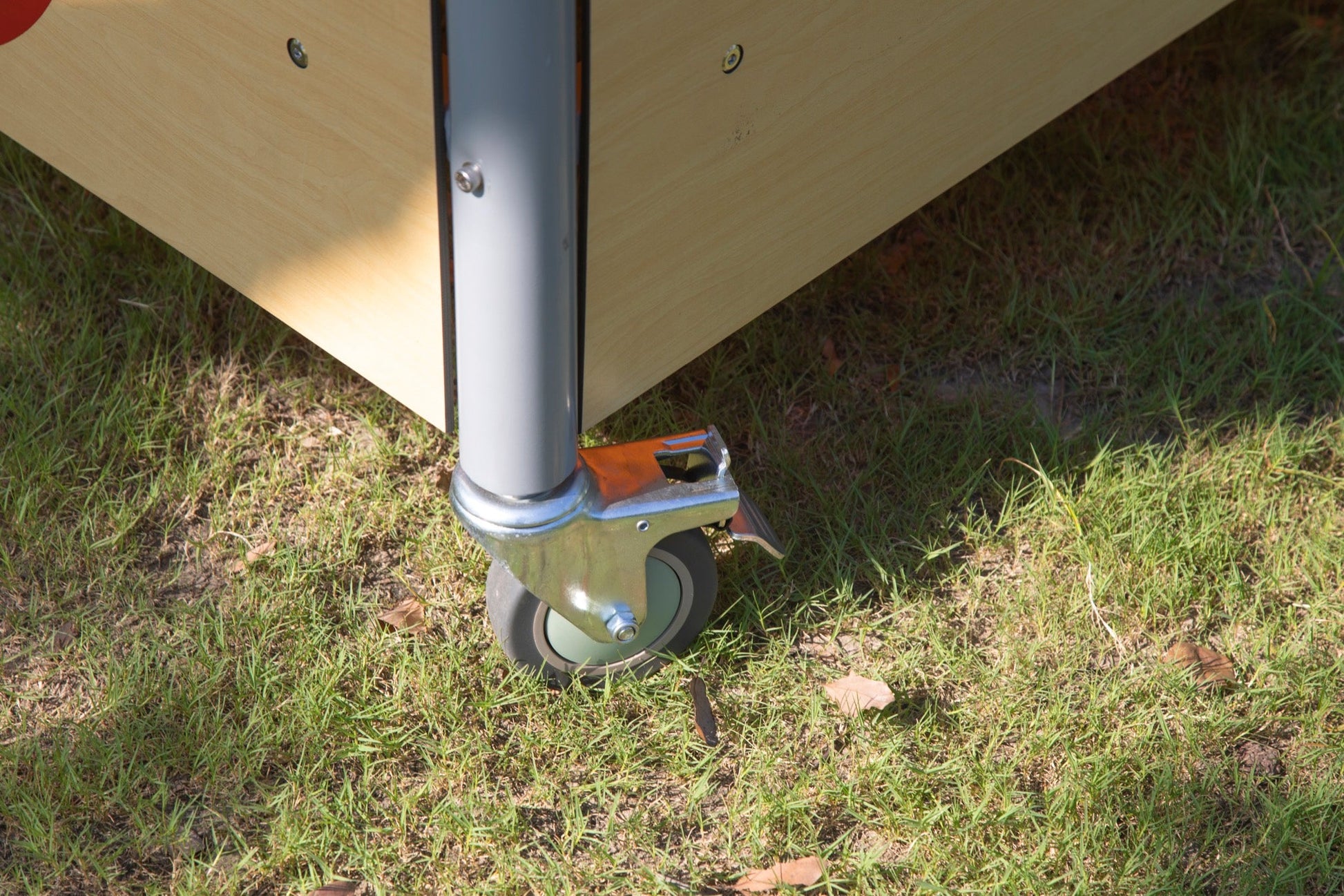 Wisdom - Moddertafel op wielen met schuin dak - Playlaan