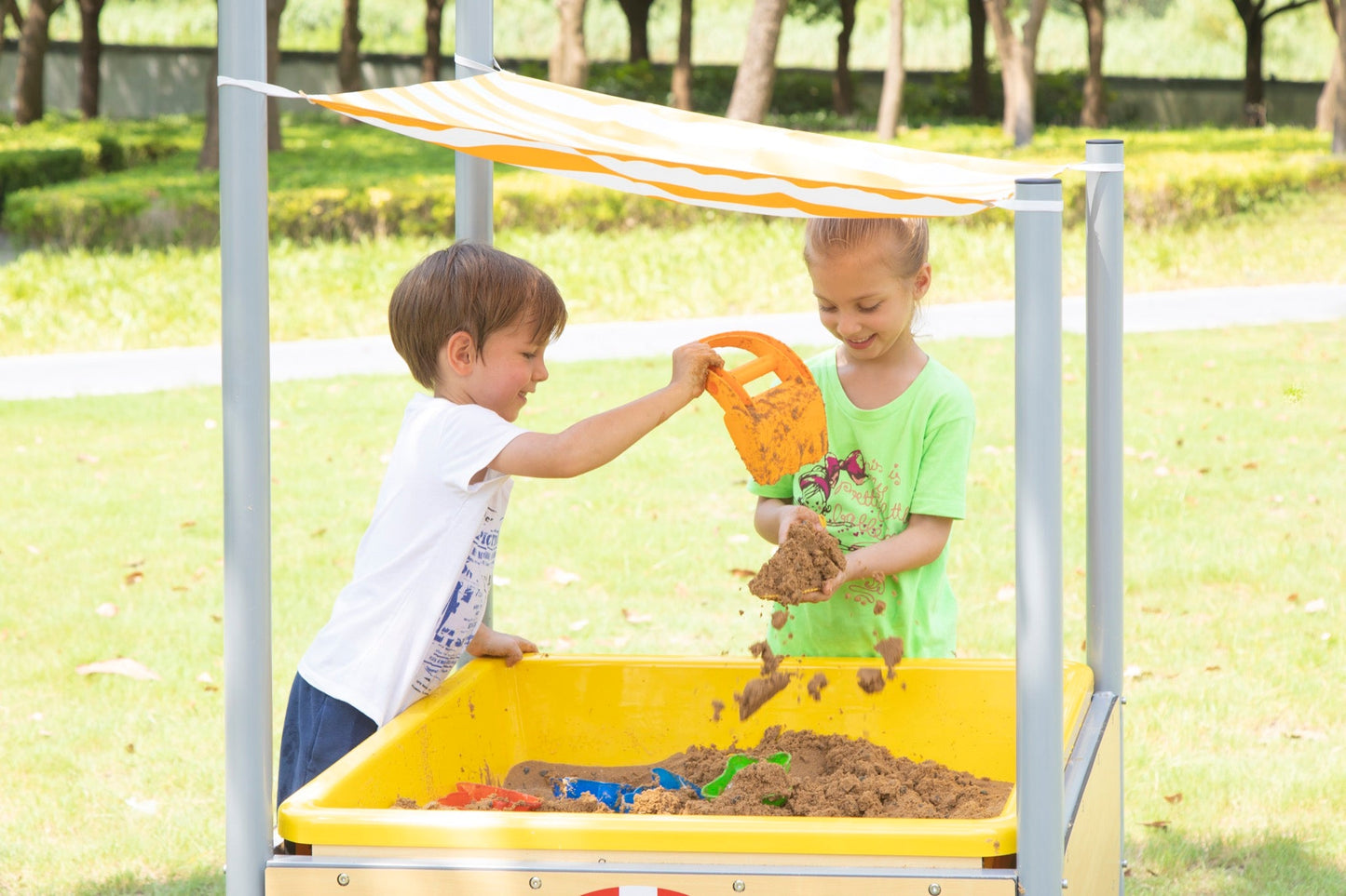 Wisdom - Moddertafel op wielen met schuin dak - Playlaan