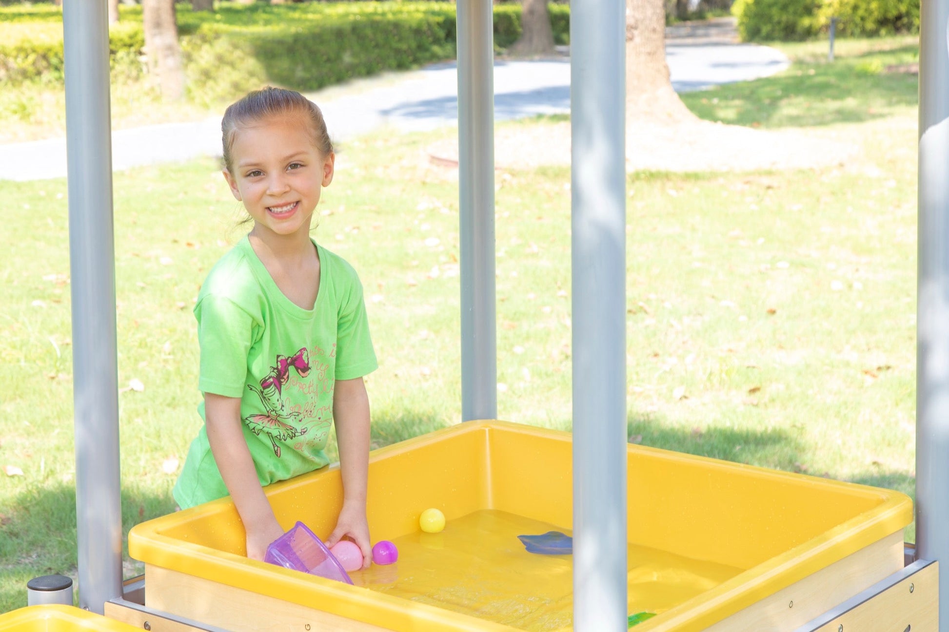Wisdom - Moddertafel op wielen met schuin dak - Playlaan