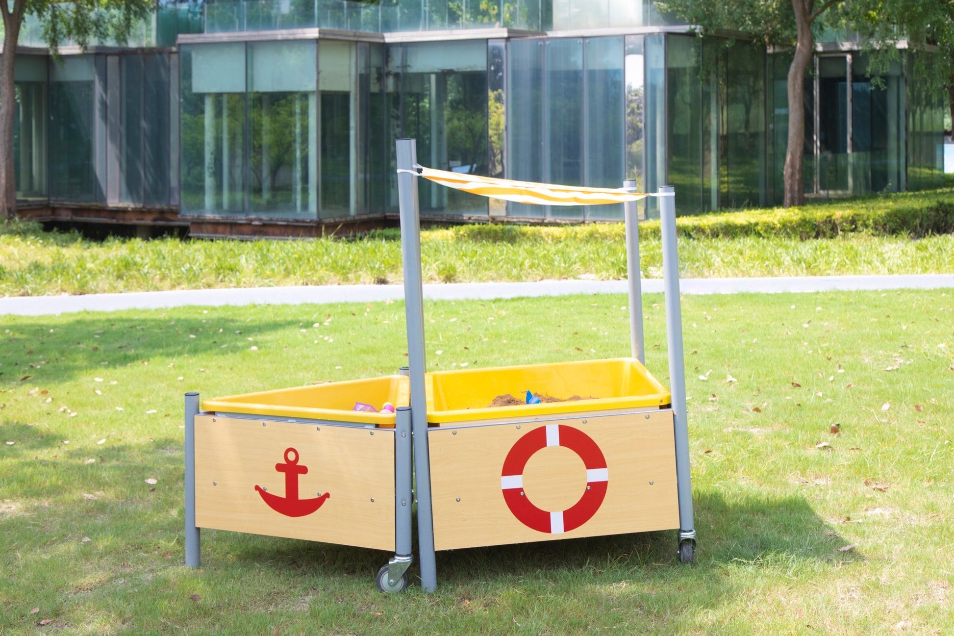 Wisdom - Moddertafel op wielen met schuin dak - Playlaan