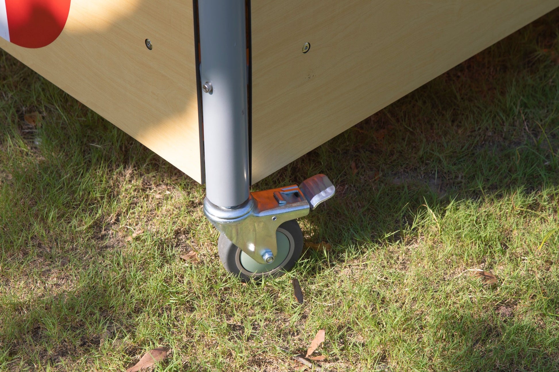 Wisdom - Moddertafel op wielen met schuin dak - Playlaan