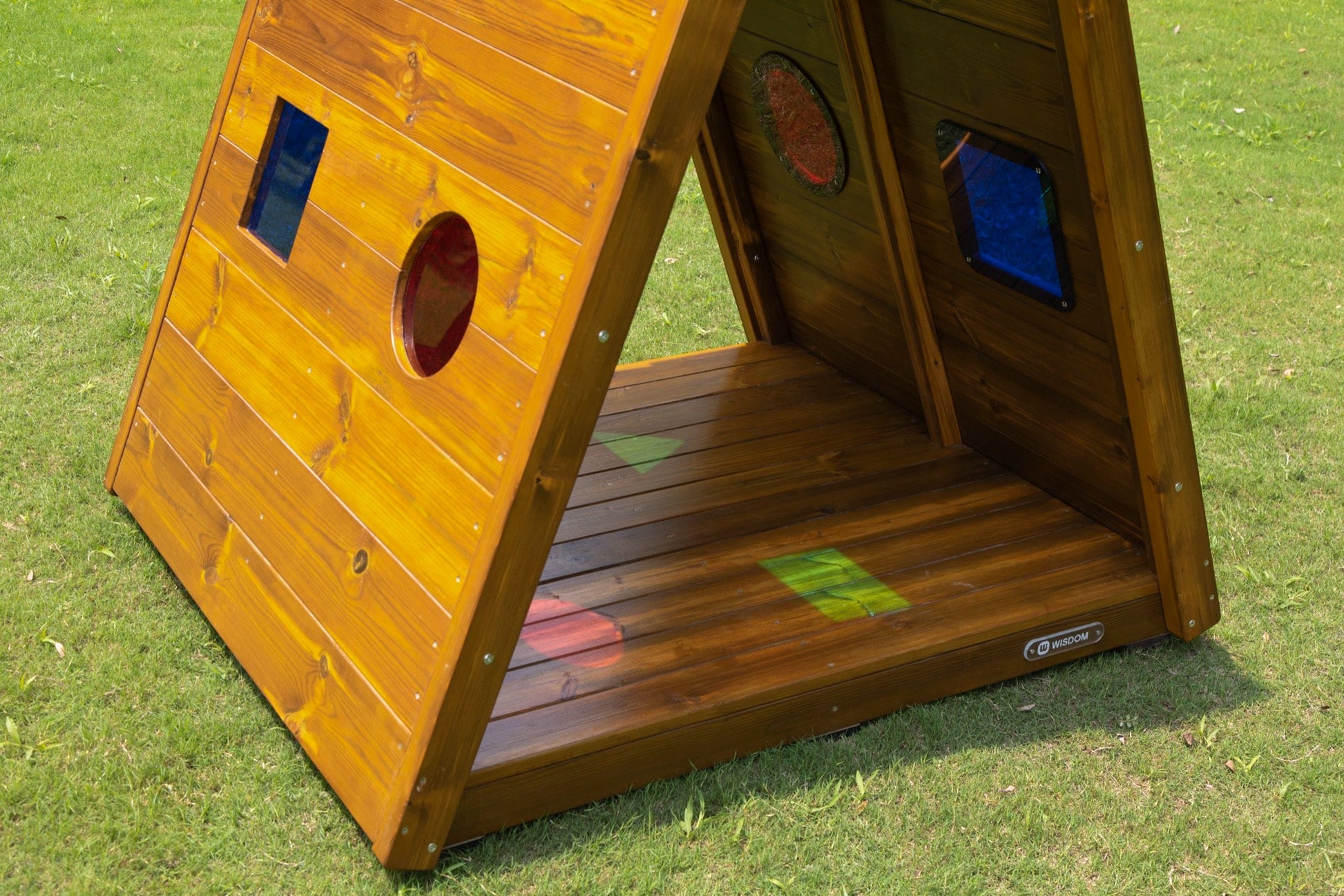 Wisdom - Regenboog doorkruip - speelhuisje voor buiten met kijkvenstertjes - Playlaan