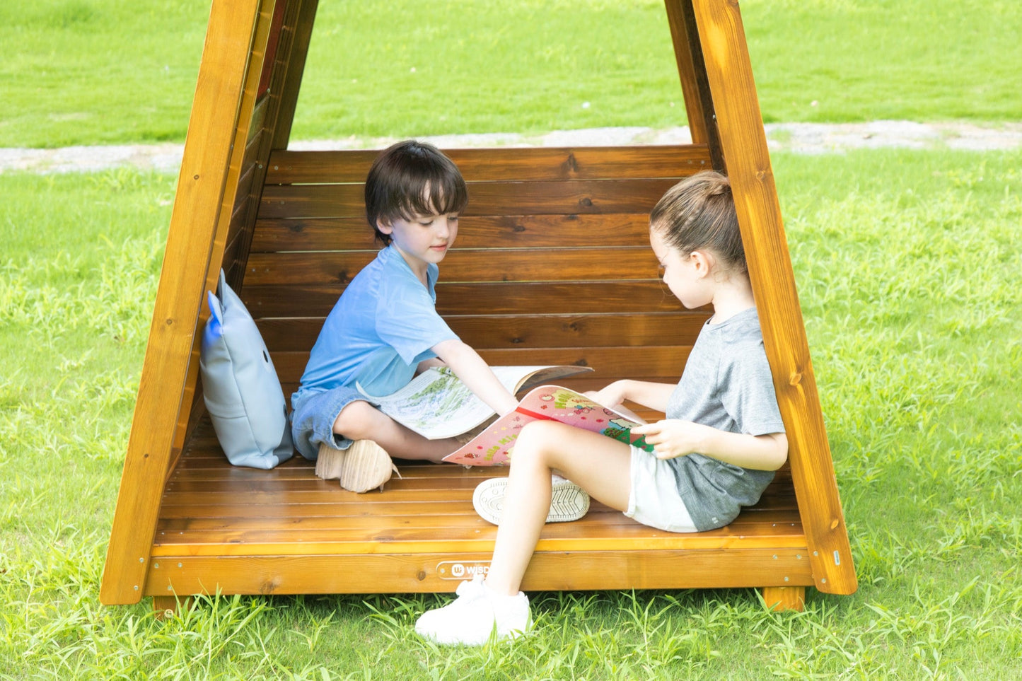 Wisdom - Speelhuisje Cabana voor buiten met kleurrijke kijkvenstertjes - Playlaan