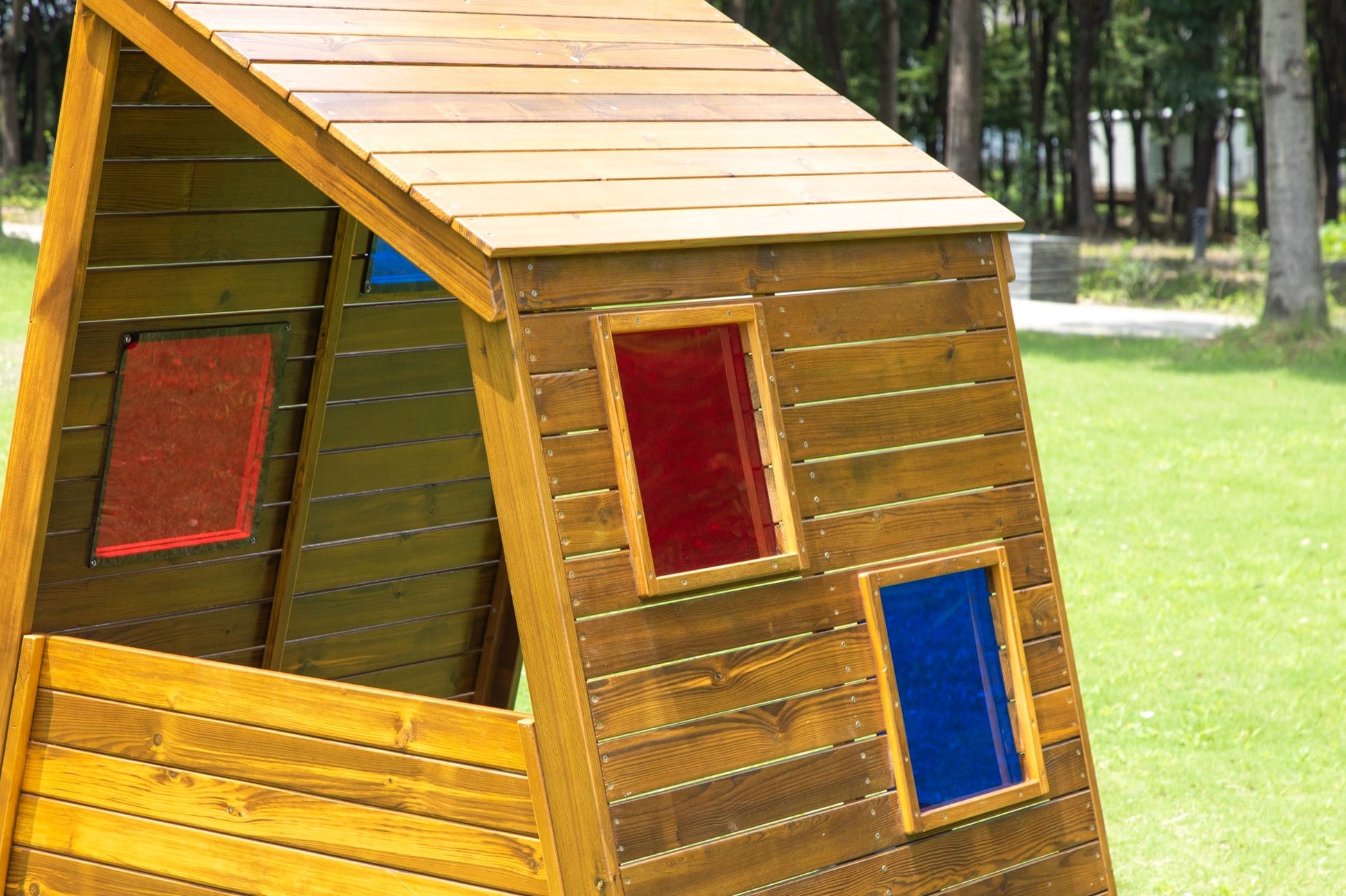 Wisdom - Speelhuisje Cabana voor buiten met kleurrijke kijkvenstertjes - Playlaan