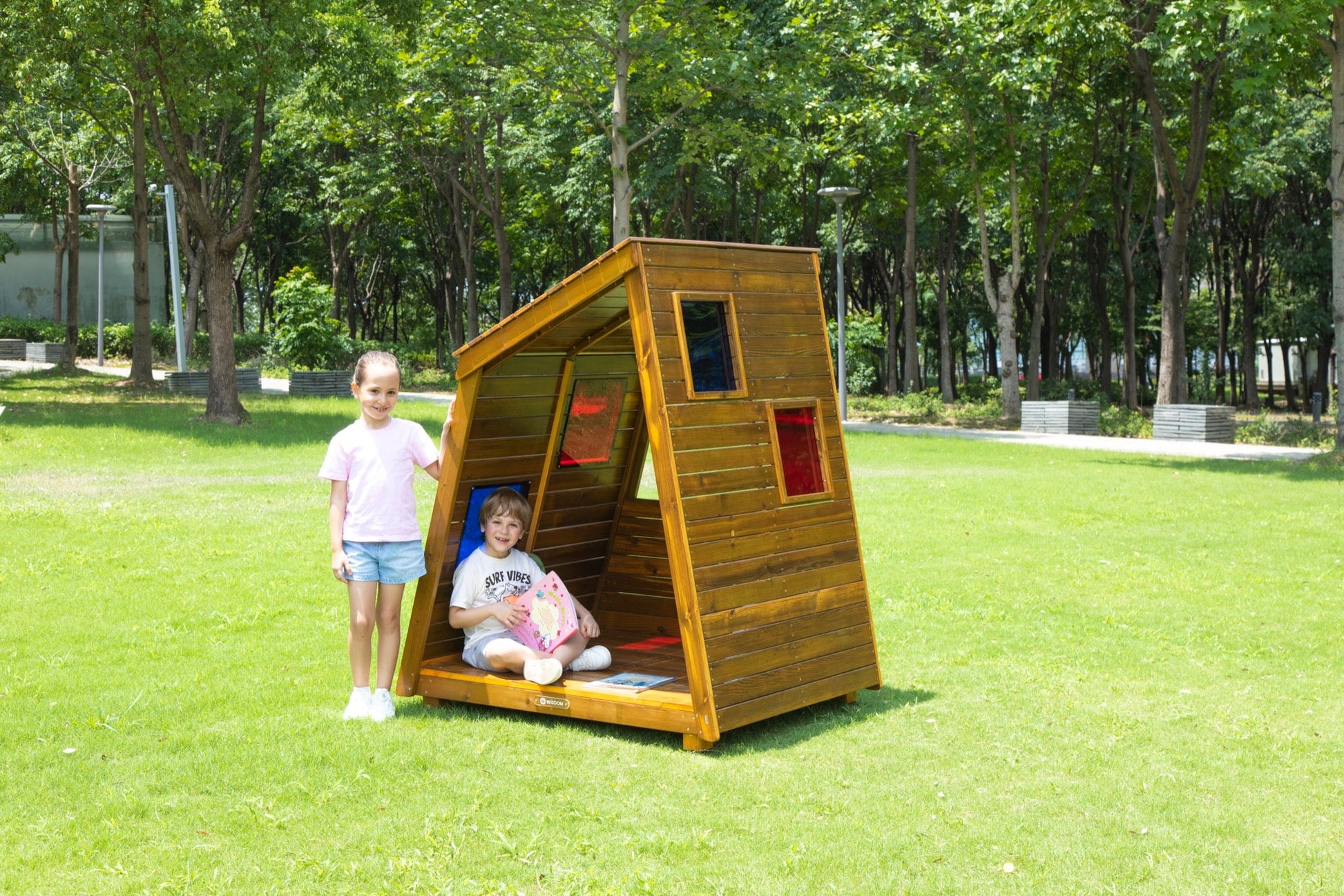 Wisdom - Speelhuisje Cabana voor buiten met kleurrijke kijkvenstertjes - Playlaan