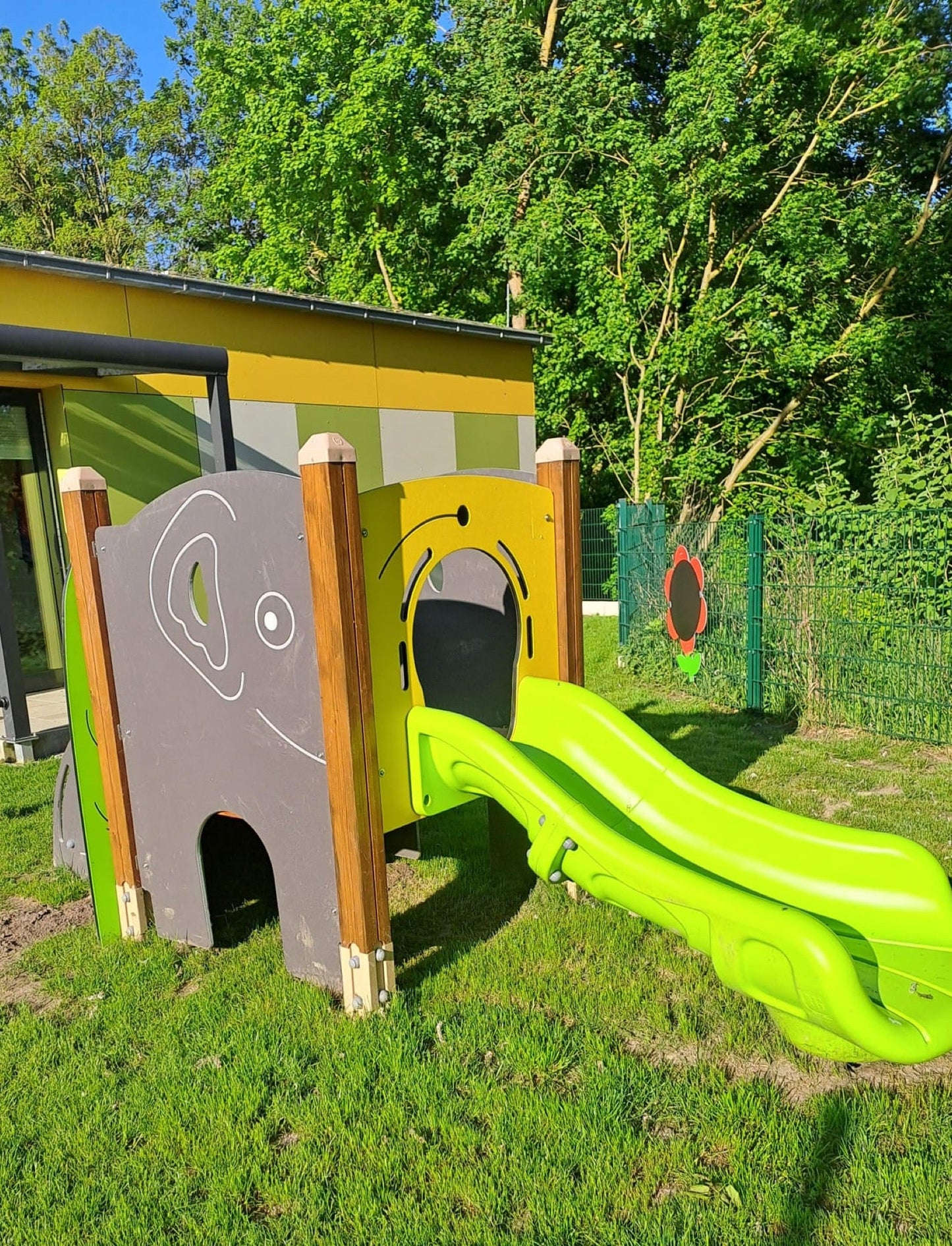 Wisdom - Speeltoestel Olifant met glijbaan - Playlaan