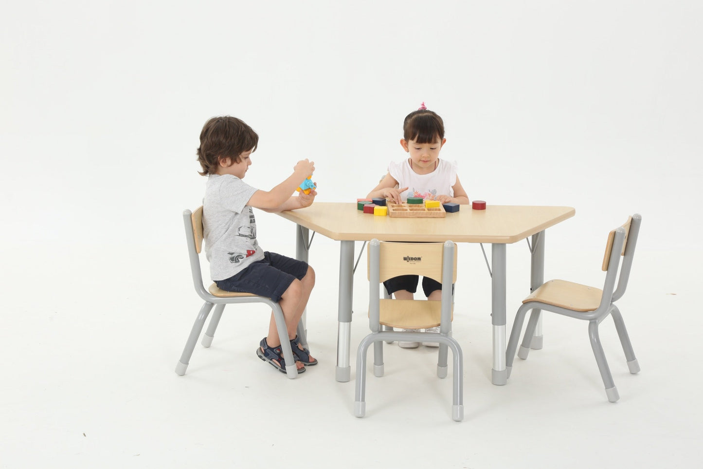 Wisdom - Trapeziumvormige tafel voor klaslokaal verstelbaar - Owlaf - Playlaan