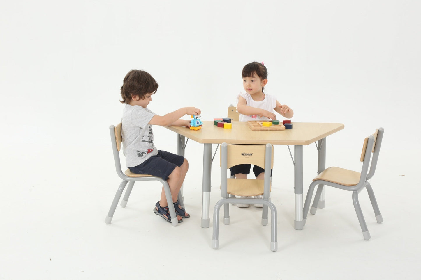 Wisdom - Trapeziumvormige tafel voor klaslokaal verstelbaar - Owlaf - Playlaan