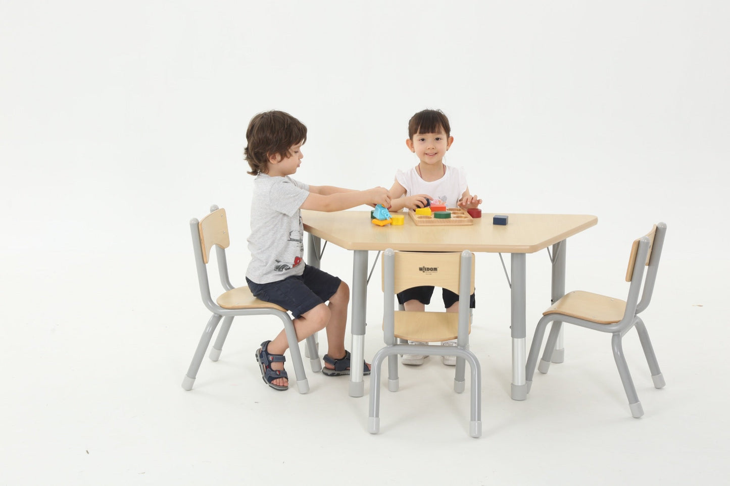 Wisdom - Trapeziumvormige tafel voor klaslokaal verstelbaar - Owlaf - Playlaan