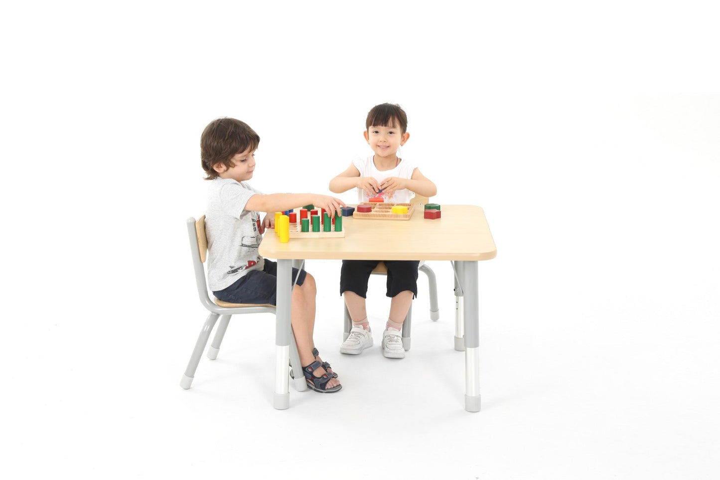 Wisdom - Vierkante tafel voor klaslokaal verstelbaar - Owlaf - Playlaan