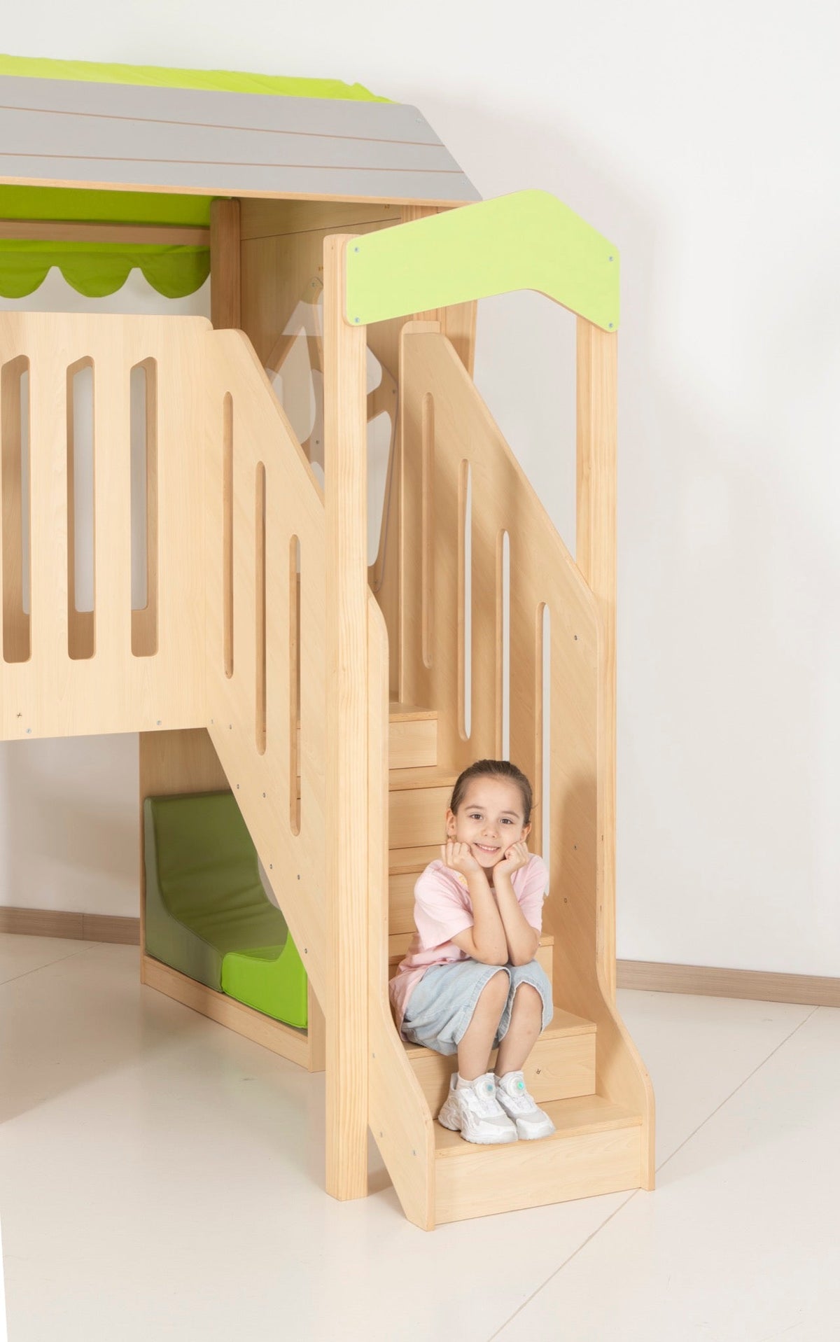 Wisdom - Wisdom - Boomhut Speelhuisje Owlaf - Playlaan