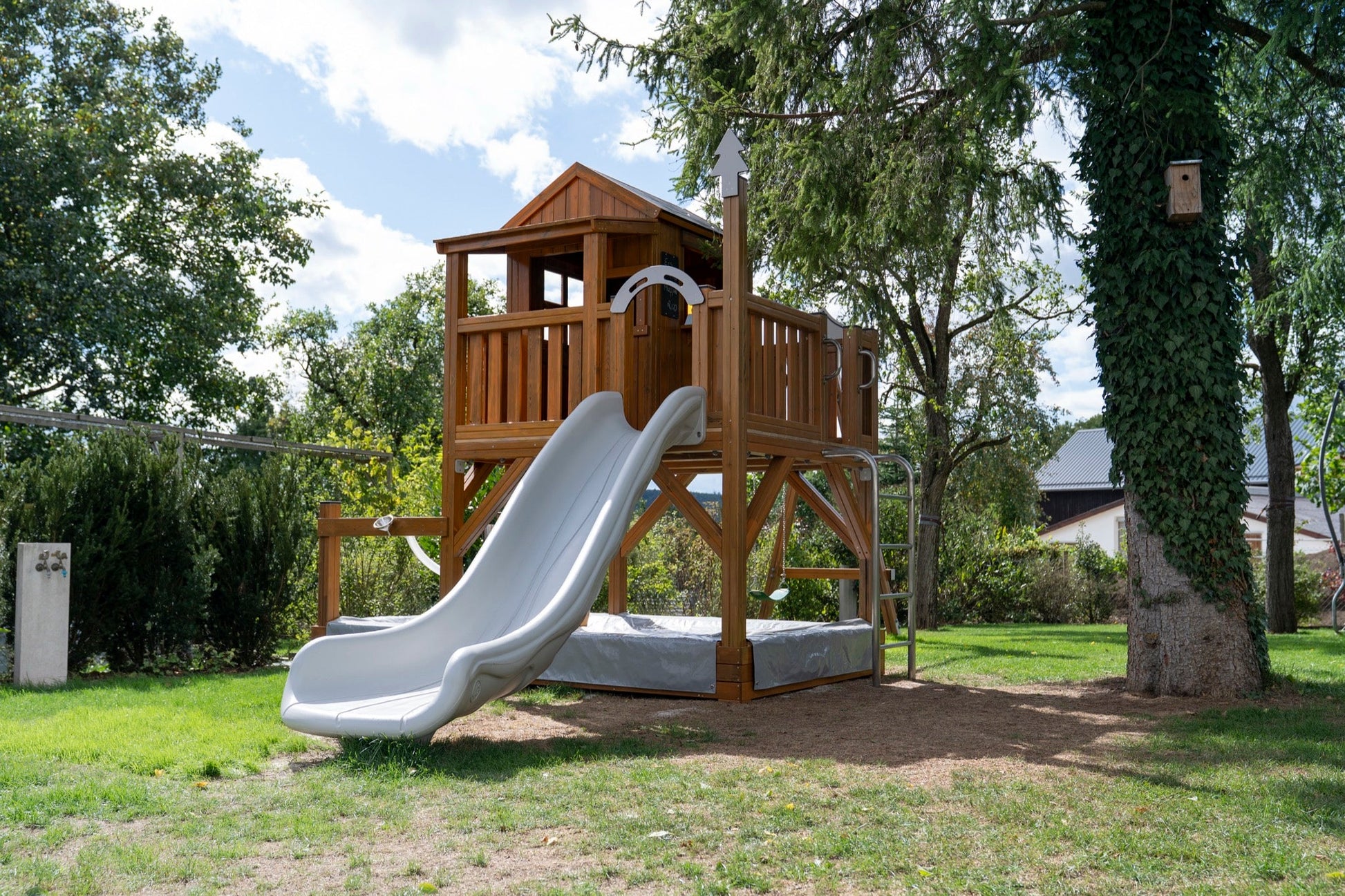 Wisdom - Wisdom - MULITFUNCTIONAL PLAYHOUSE glijbaan, schommel, zandbak - Limited Edition - Playlaan