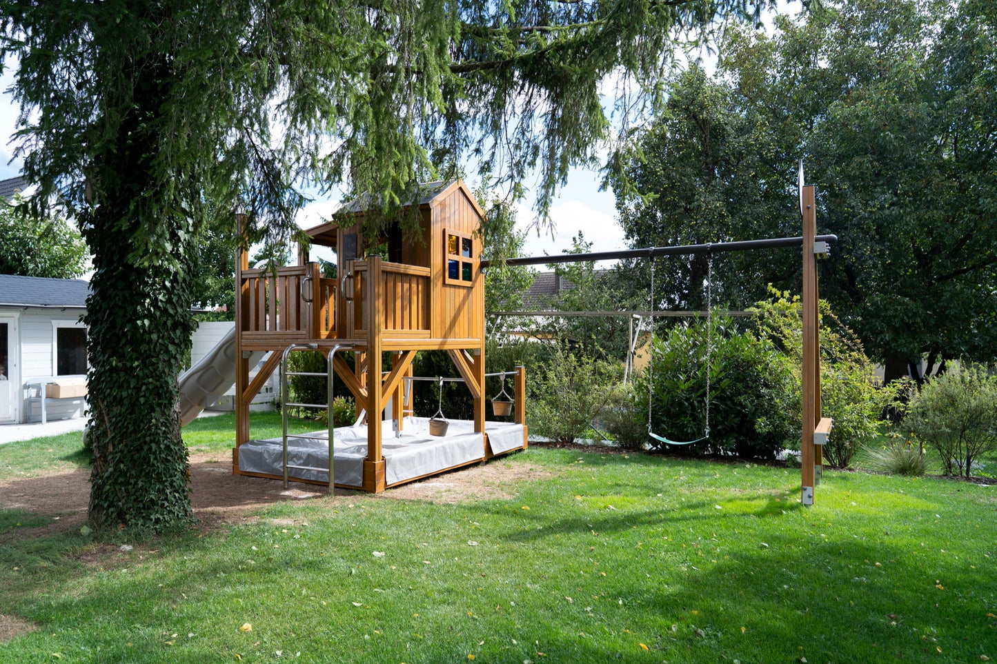 Wisdom - Wisdom - MULITFUNCTIONAL PLAYHOUSE glijbaan, schommel, zandbak - Limited Edition - Playlaan