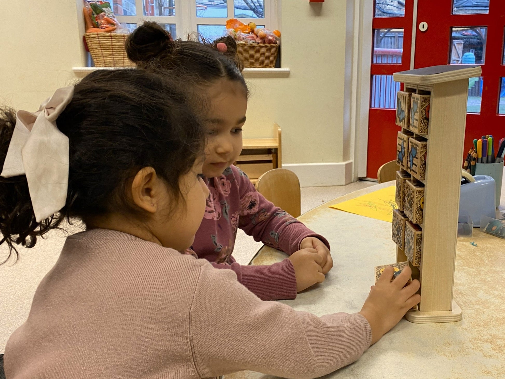 Yellow Door - Yellow Door - Insectenhotel met 10 compartimenten - Playlaan