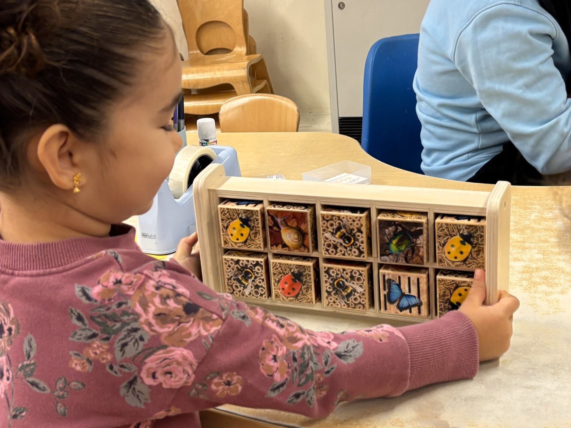 Yellow Door - Yellow Door - Insectenhotel met 10 compartimenten - Playlaan