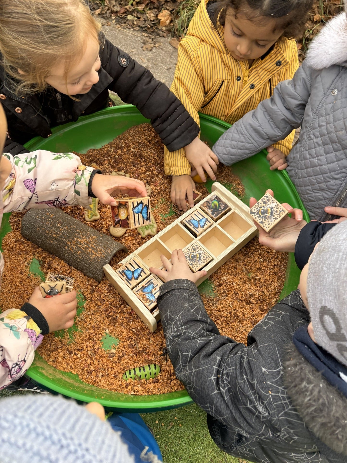 Yellow Door - Yellow Door - Insectenhotel met 10 compartimenten - Playlaan