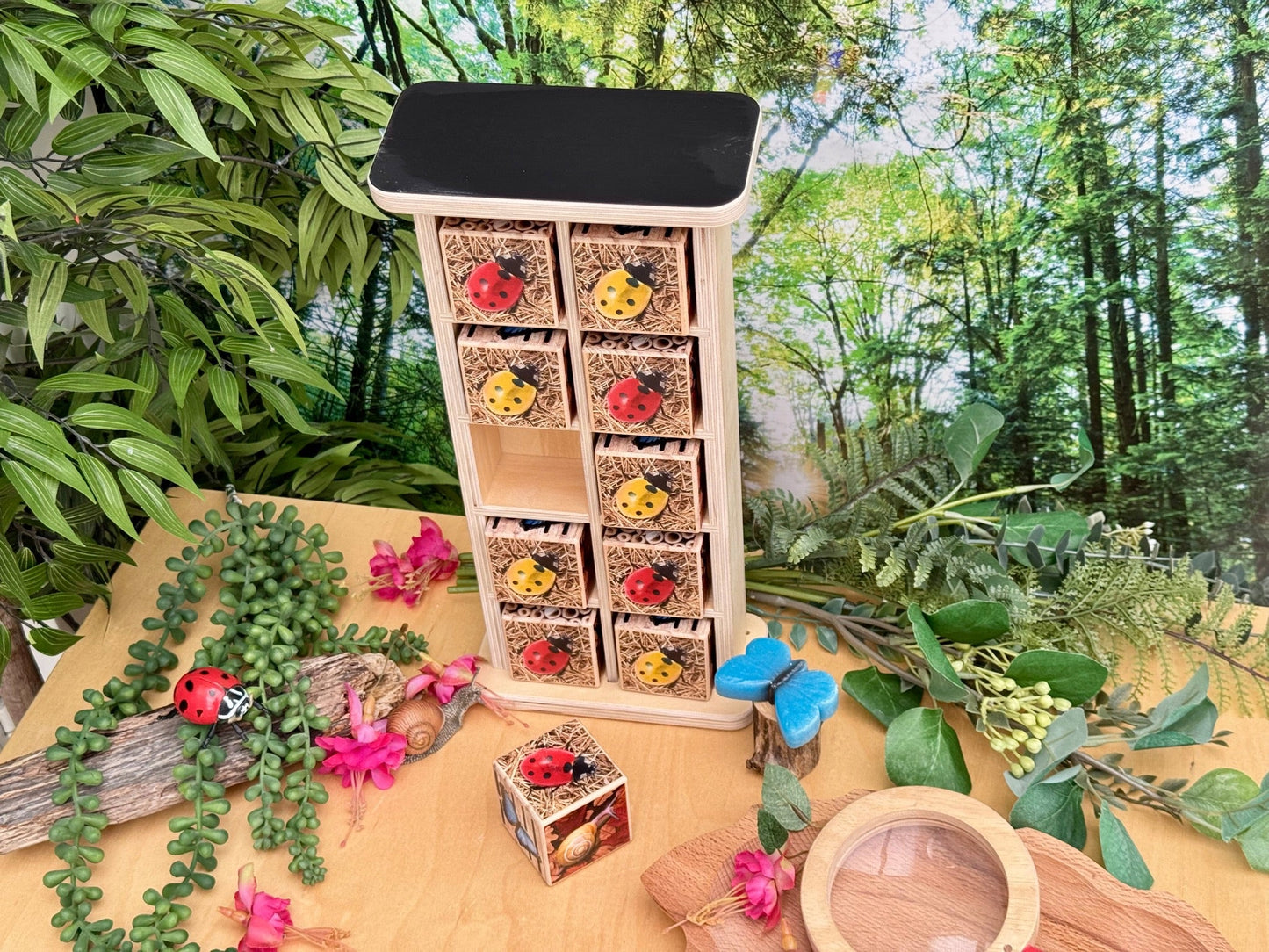 Yellow Door - Yellow Door - Insectenhotel met 10 compartimenten - Playlaan