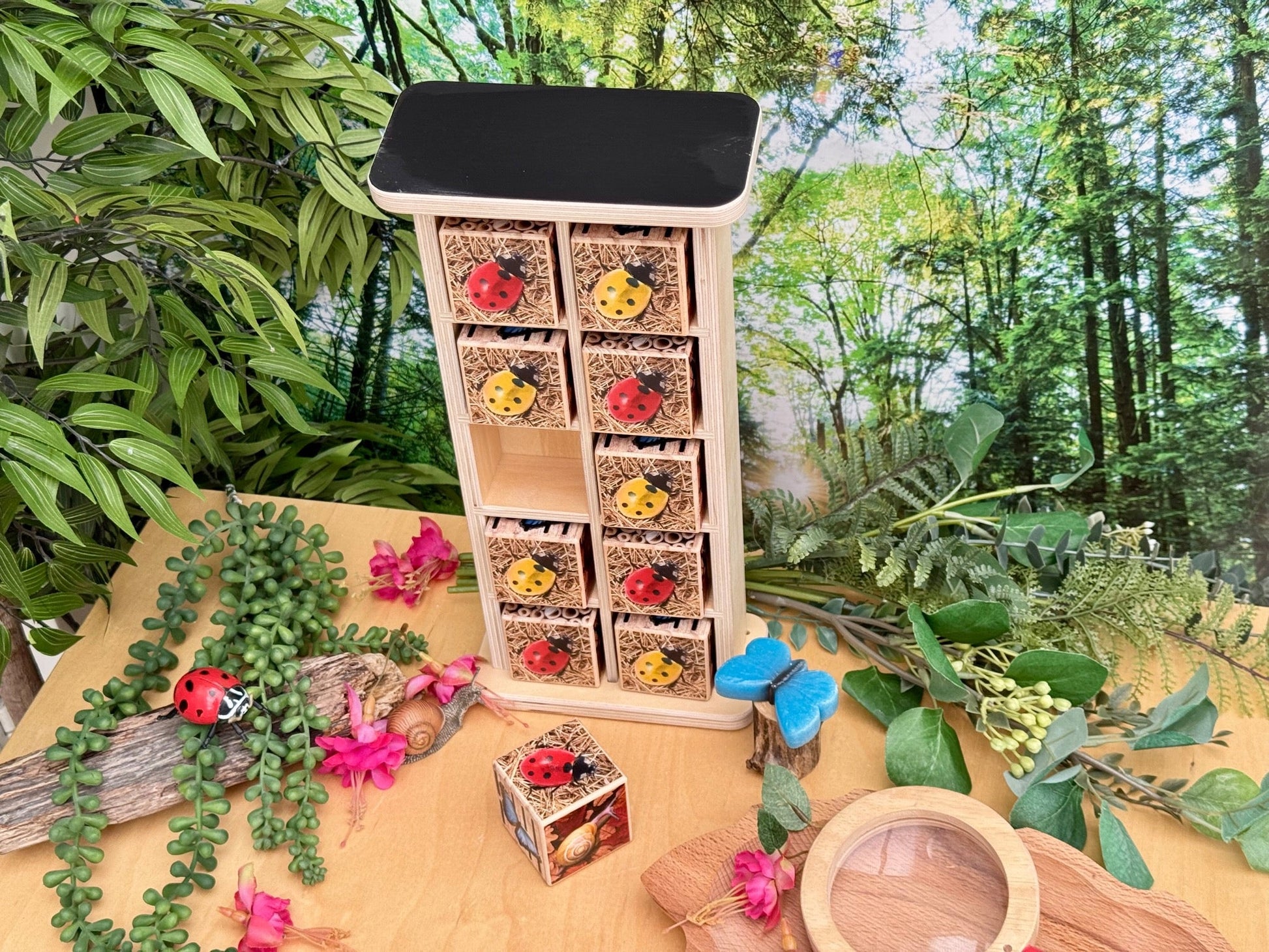 Yellow Door - Yellow Door - Insectenhotel met 10 compartimenten - Playlaan