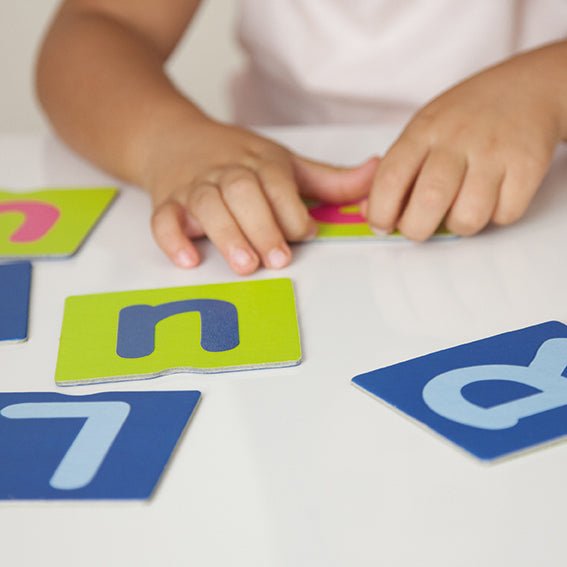 Akros - Tactile Letter Cards With Punctuation Signs - Playlaan