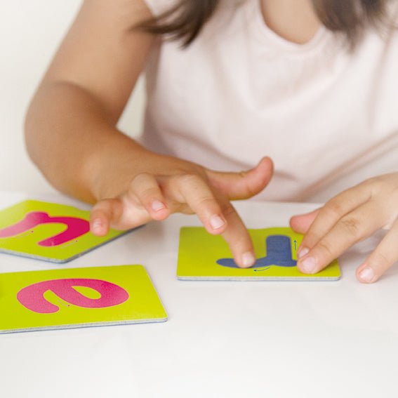 Akros - Tactile Letter Cards With Punctuation Signs - Playlaan
