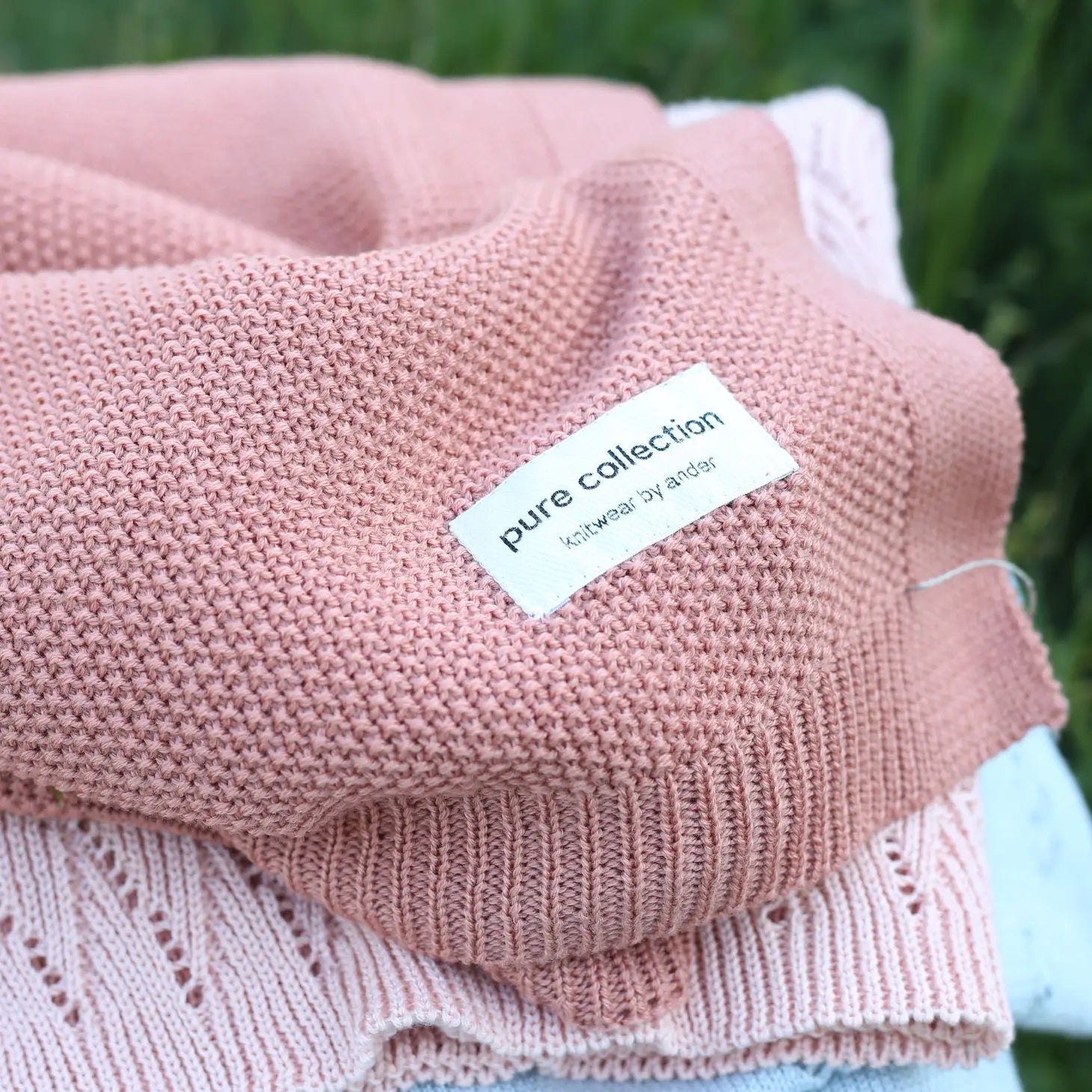 Ander - 100% Merino Wool Blanket Abate - Knitted pattern Almond - Playlaan