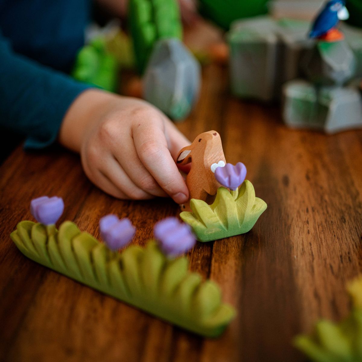 Bumbu Toys - Gras met paarse bloem klein - Playlaan