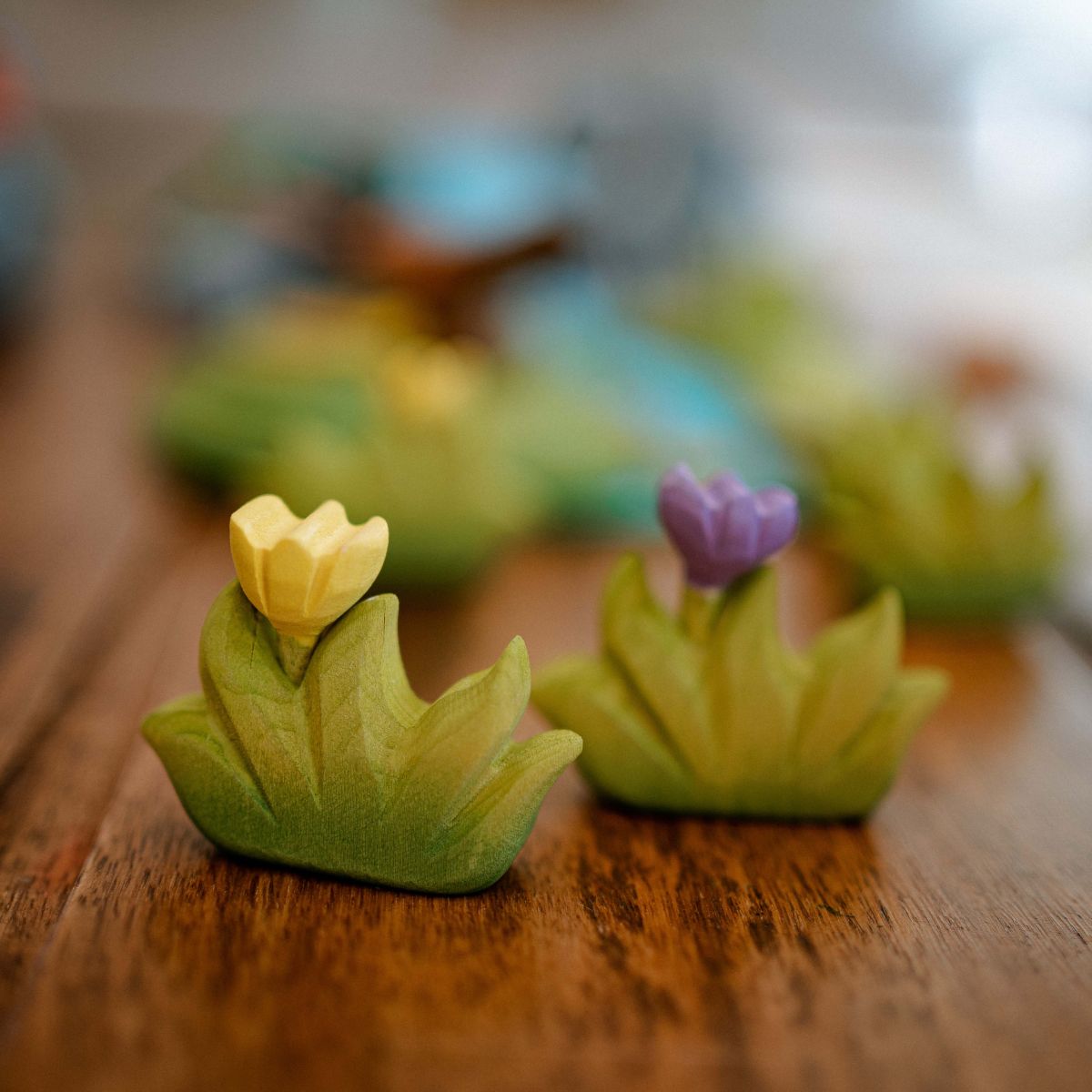 Bumbu Toys - Gras met paarse bloem klein - Playlaan