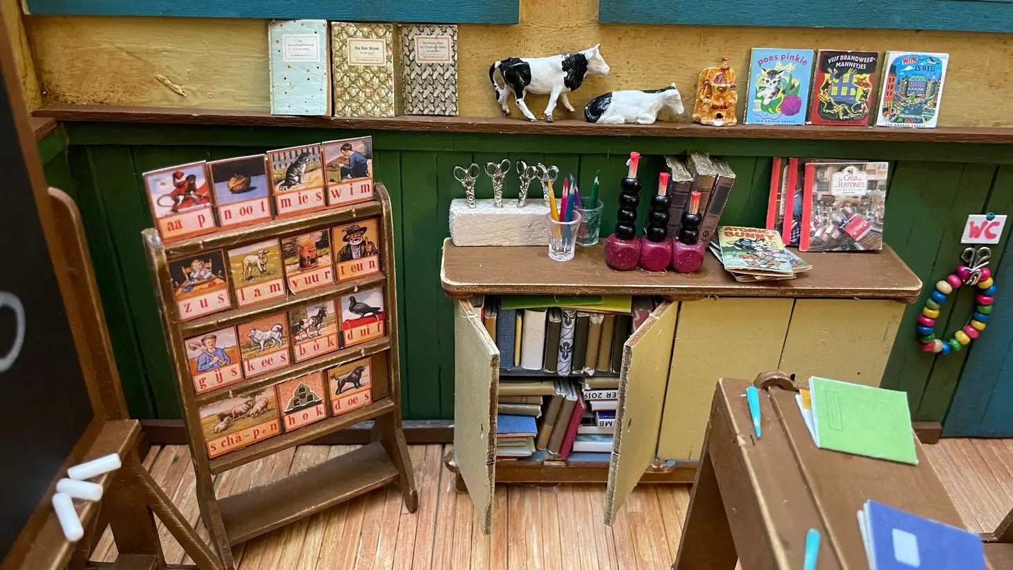 Het Muizenhuis - Kids Diy Dollhouse Furniture Kit - Classroom (Scale 1:12) - Playlaan