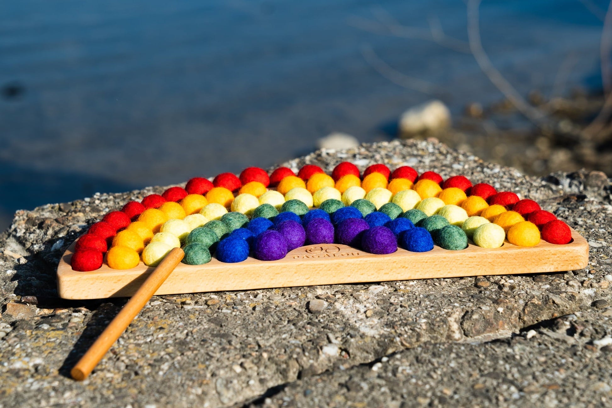 Pagalou - Tracing Montessori Rainbow With Wool Felt Balls - Playlaan