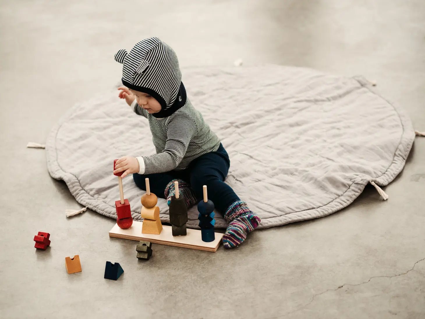 Wooden Story - Montessori stapeltorens XL - regenboog - Playlaan